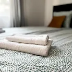 Lily - Ideal For Groups And Families Near Train Station דירה *