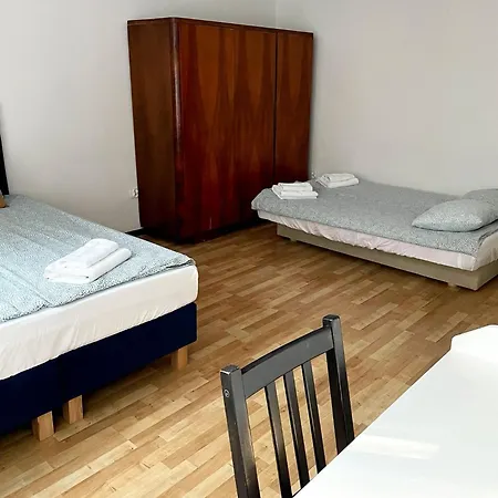 Lily - Ideal For Groups And Families Near Train Station Apartmán *